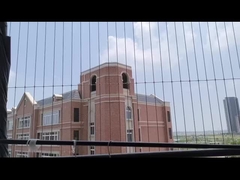 Experimente uma vista desimpedida da natureza com a grade da varanda Invisível estilo de design da sociedade moderna