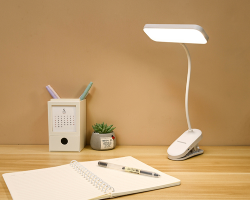 Lâmpada de escritório moderna de 5 watts Lâmpada de escritório moderna com braço ajustável Certificação FCC 5W Potência Lâmpadas de mesa de quarto