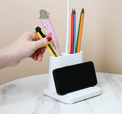 Lâmpada de mesa de quarto moderna com braço ajustável