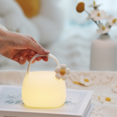 Lâmpada de mesa LED branca quente para quarto USB material de silicone recarregável