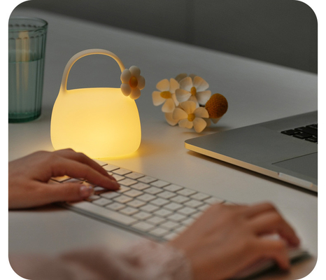Lâmpada de mesa LED branca quente para quarto USB material de silicone recarregável