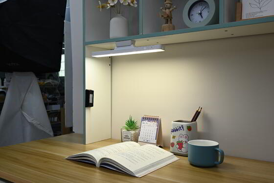 Lâmpada de adsorção magnética forte LED Proteção ocular Recarregável 800mA Luz fria Alimentada por USB Luzes de estudo