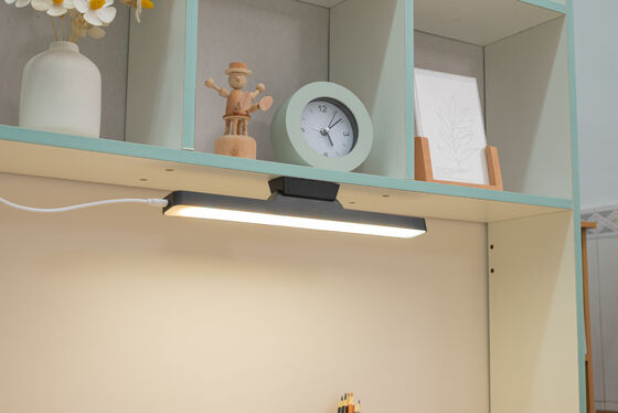 Até 8 horas de uso Tempo de utilização Lâmpada magnética recarregável 5V 1A Voltagem nominal Adequada para iluminação industrial e comercial