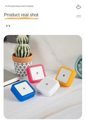 Lâmpada de luz noturna bonita com sensor de movimento que fornece luz suave