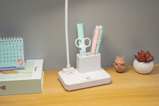 Luminária de Mesa Recarregável com Porta de Carregamento USB e Três Níveis de Brilho para Iluminação de Espaço de Trabalho