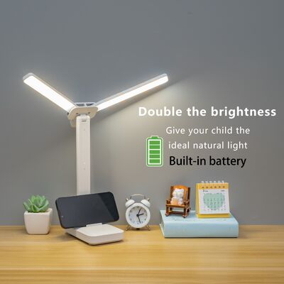 Lâmpada de mesa LED de ajuste de brilho de três níveis que fornece solução de iluminação para ambientes de estudo e relaxamento no trabalho