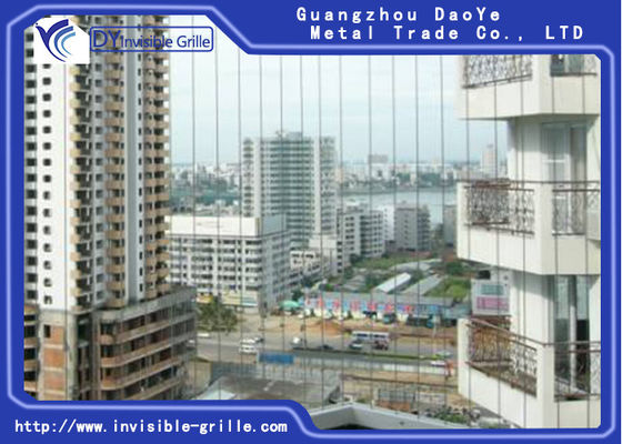 Grade invisível instalada como o cerco dos trilhos da segurança da piscina dos trilhos da escadaria